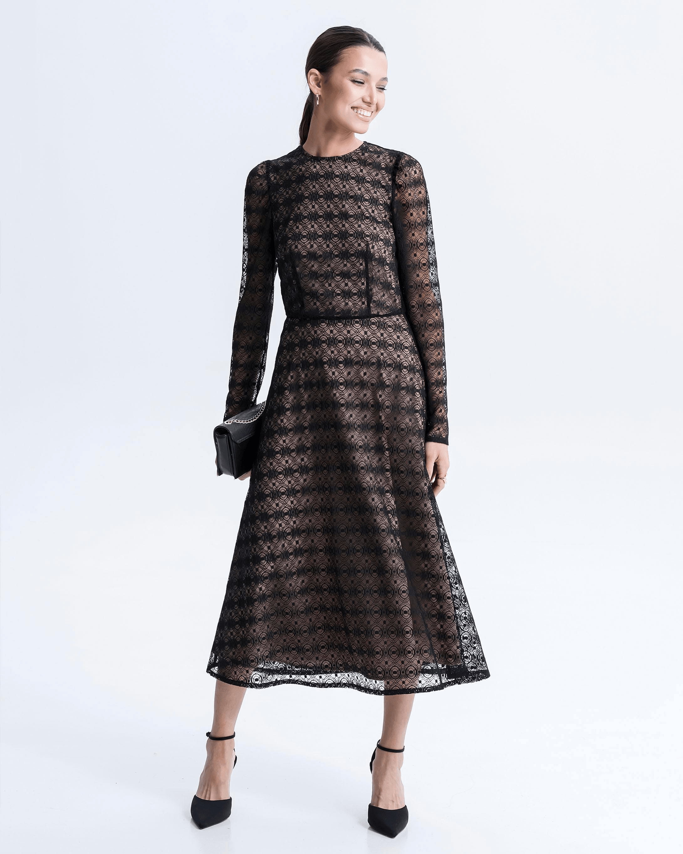 Robe noire en dentelle longue manche, élégante et chic pour femme, idéale pour soirée ou événement