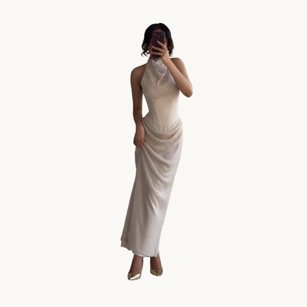 Robe longue dos nu à strass champagne, col licou bénitier, vue de face