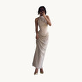 Robe longue dos nu à strass champagne, col licou bénitier, vue de face