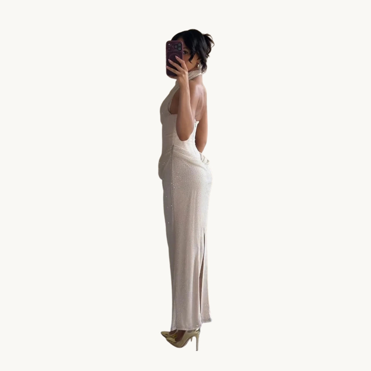 Robe longue à strass champagne vue de profil, dos nu et fente arrière