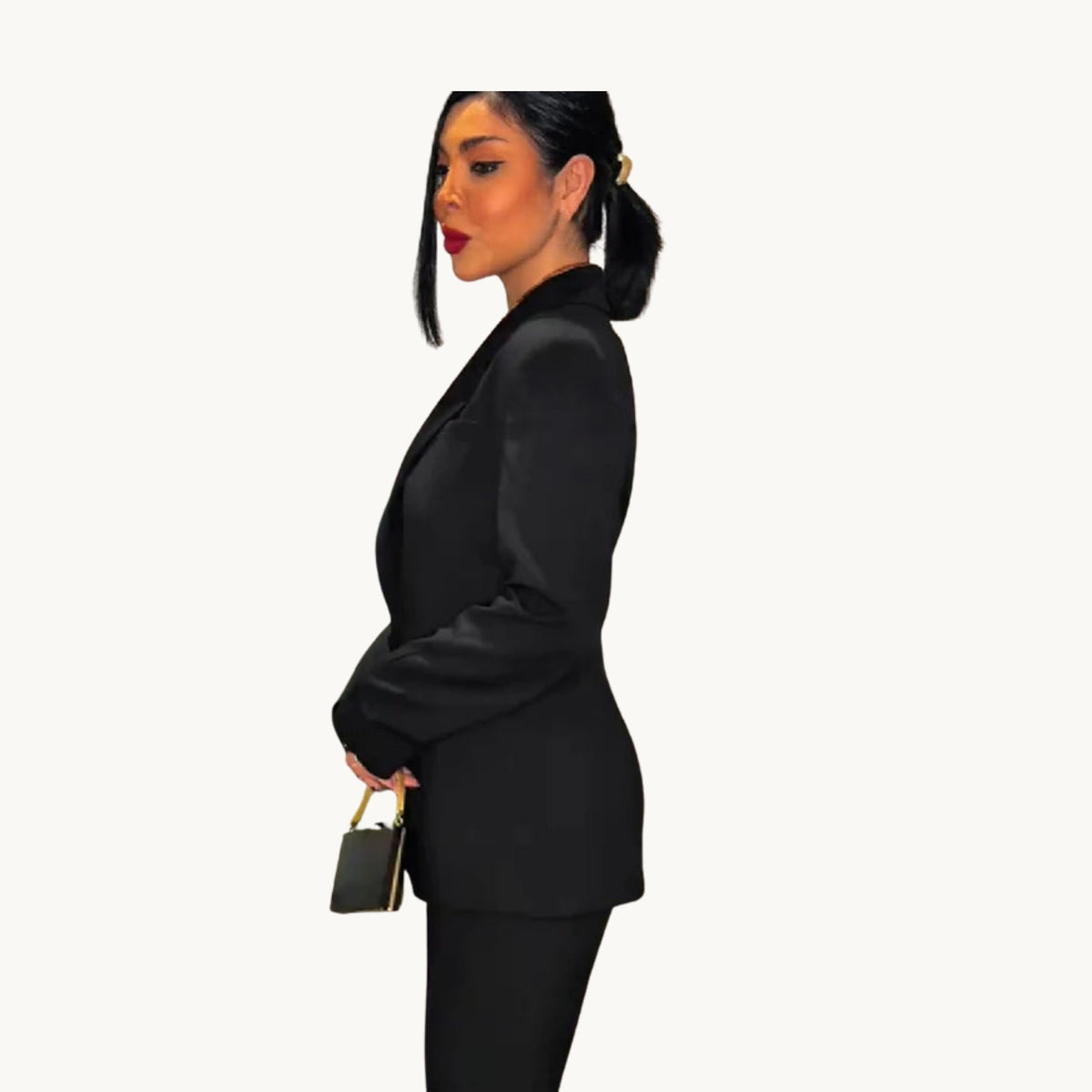 Blazer noir cintré femme, vue de profil