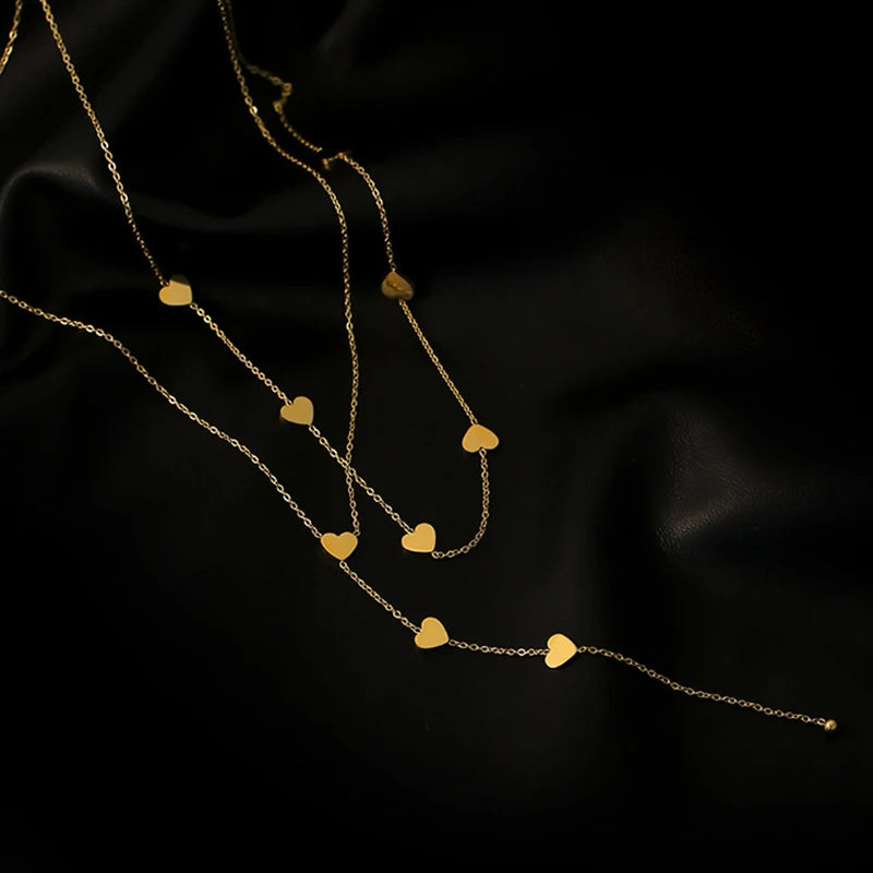 Collier en Y doré à petits cœurs – vue 4