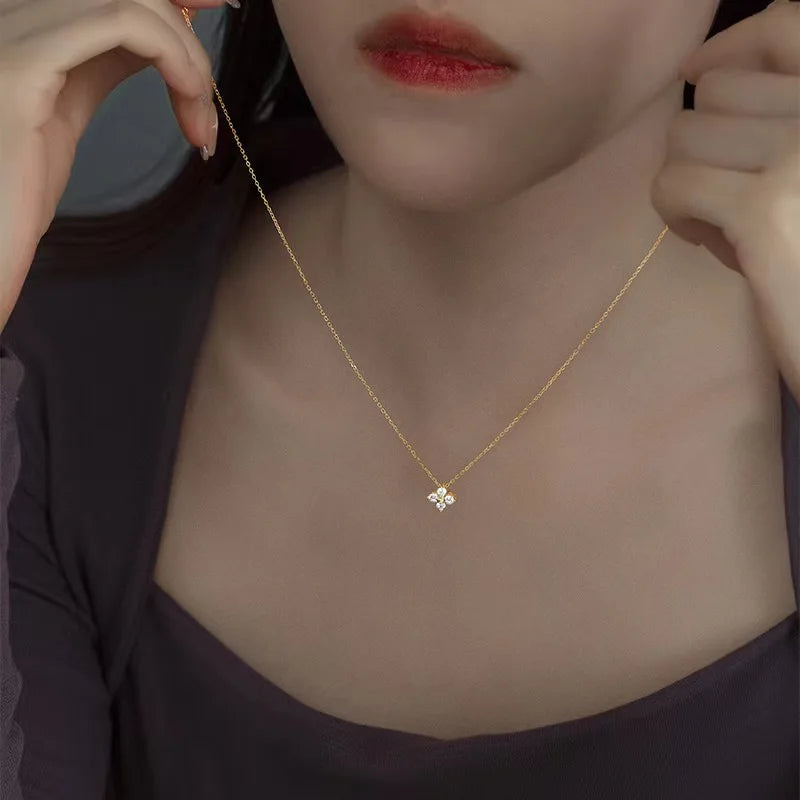 Collier à fleurs scintillantes – doré