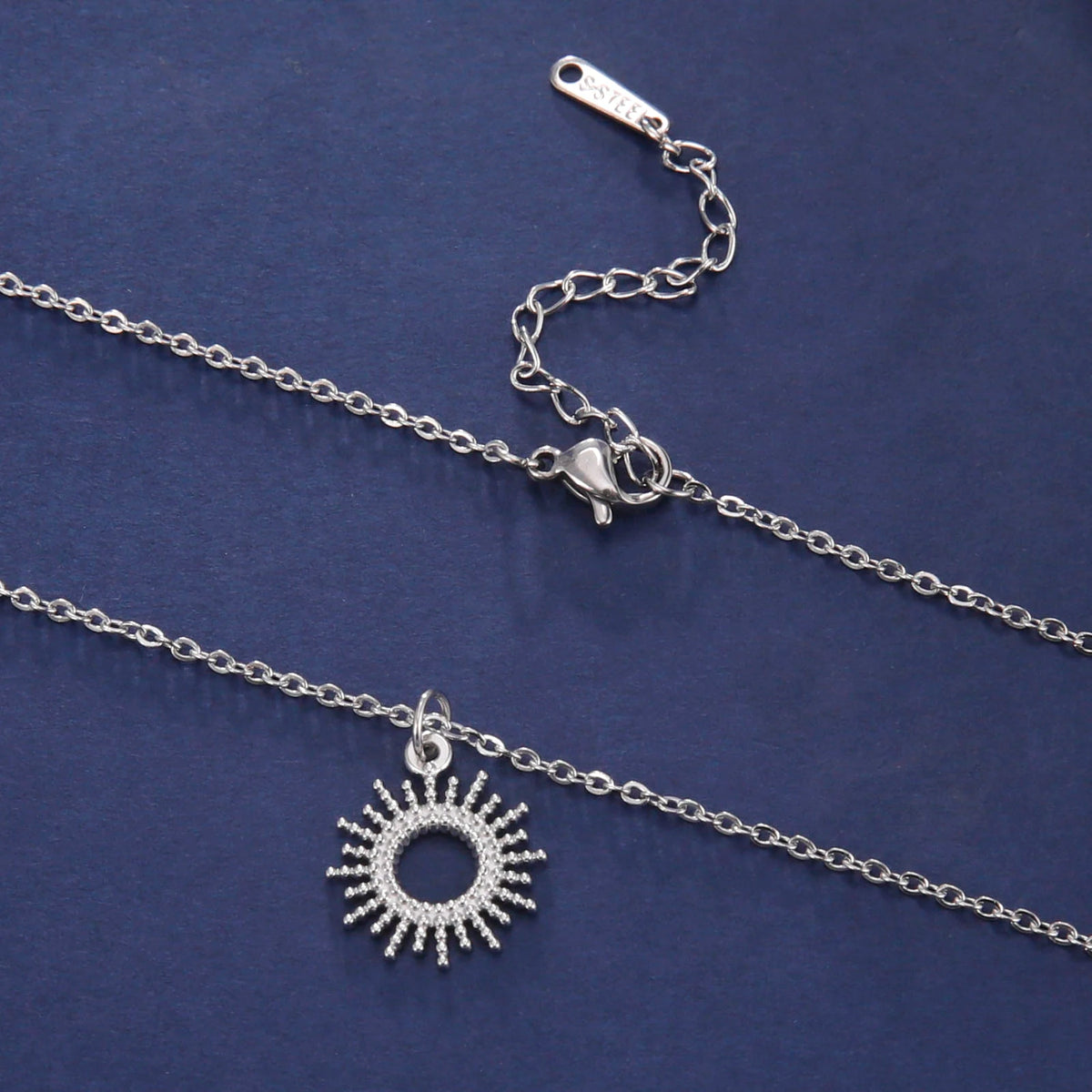Collier pendentif soleil – vue 4