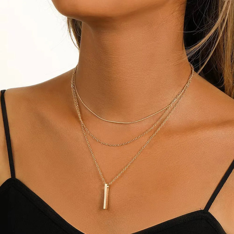 Collier Multicouches Géométrique pour Femme – Élégance et Style avec Zinc Alliage