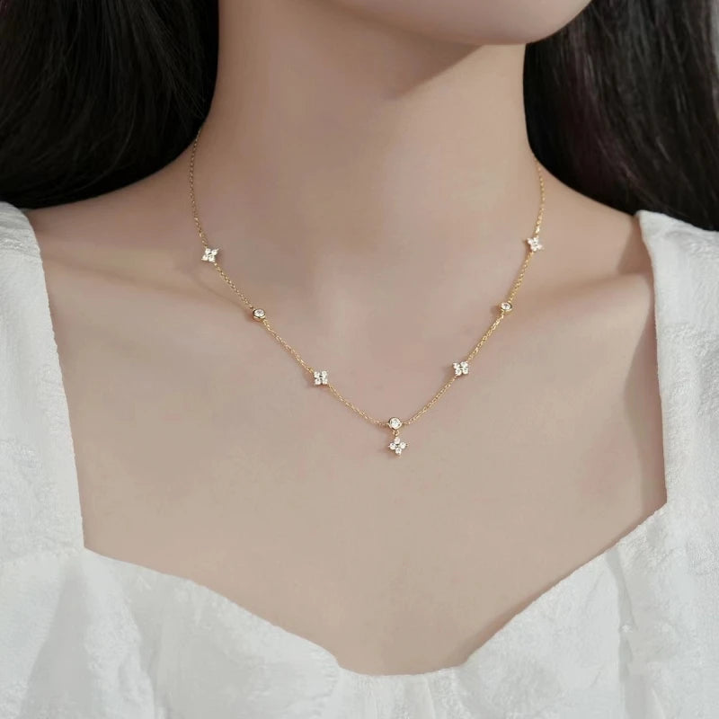 Collier à fleurs scintillantes – doré
