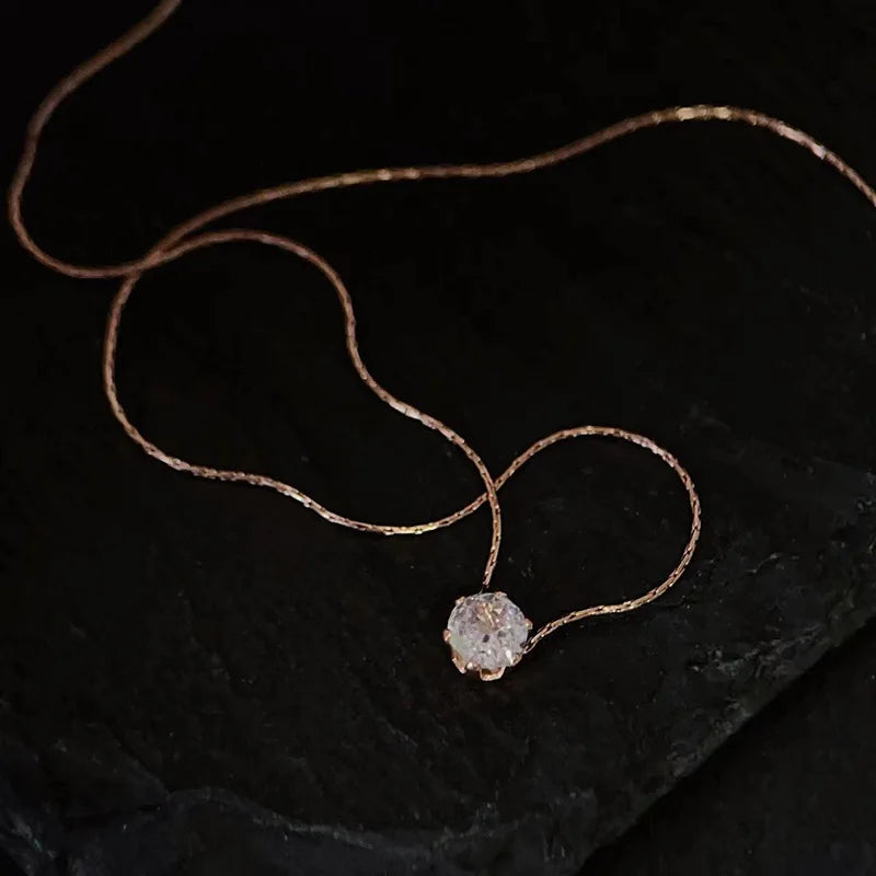 Collier solitaire sur chaîne fine – doré rose