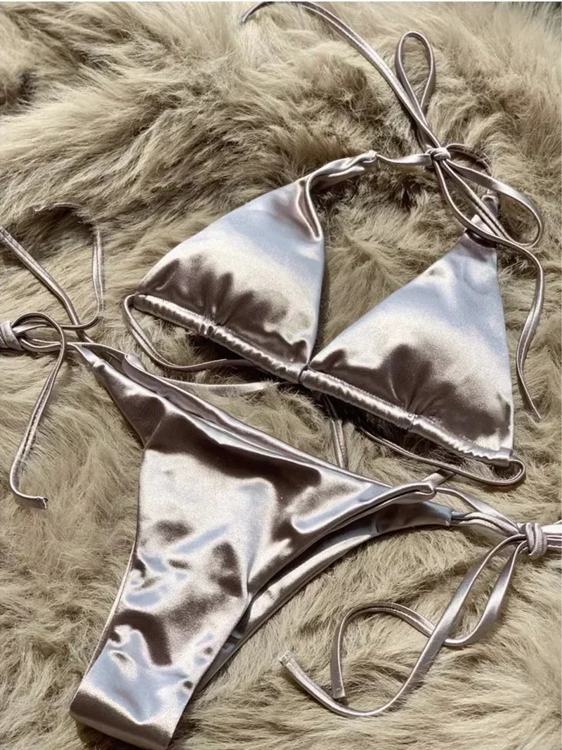 HaloCurve – Bikini à col licou avec anneau décoratif
