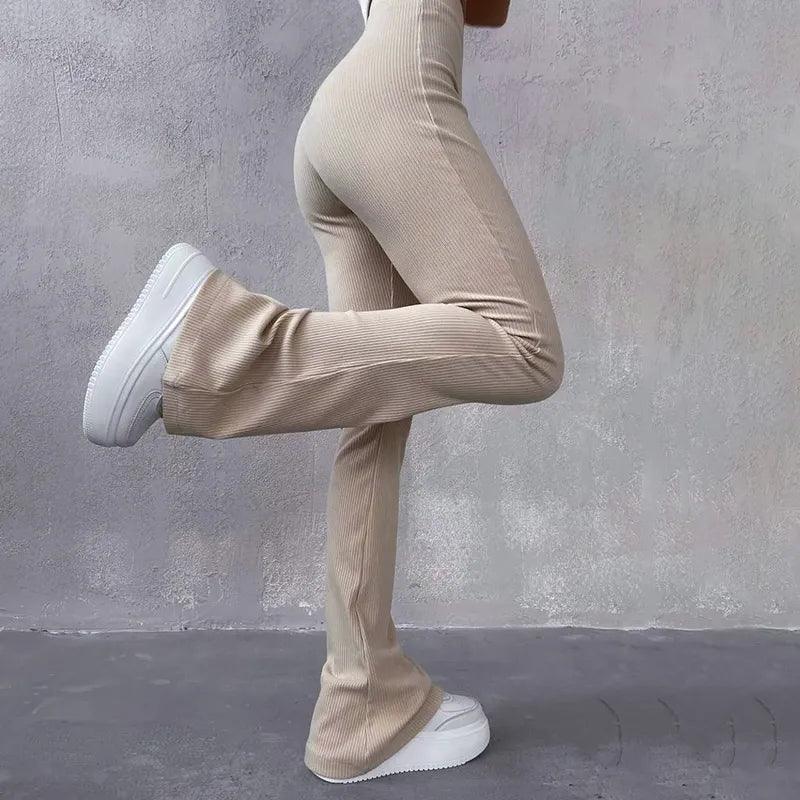 Pantalon évasé en velours côtelé – vue 3