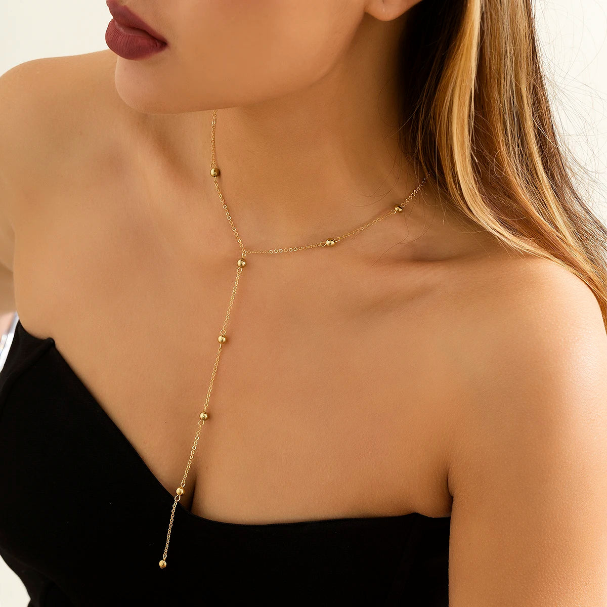 Collier long en Y à billes dorées – vue 2