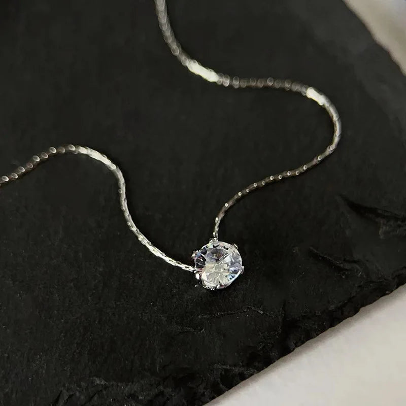 Collier solitaire sur chaîne fine – argenté