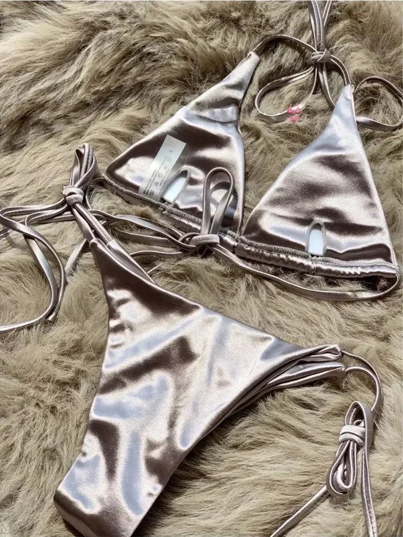 HaloCurve – Bikini à col licou avec anneau décoratif