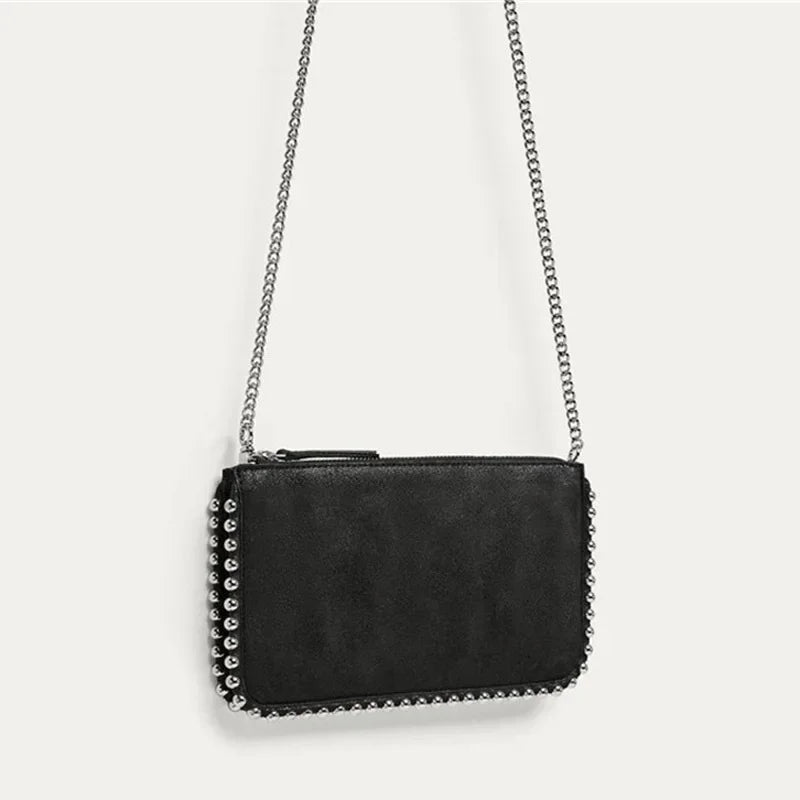 Sac à rabat noir à rivets et chaîne – vue 2