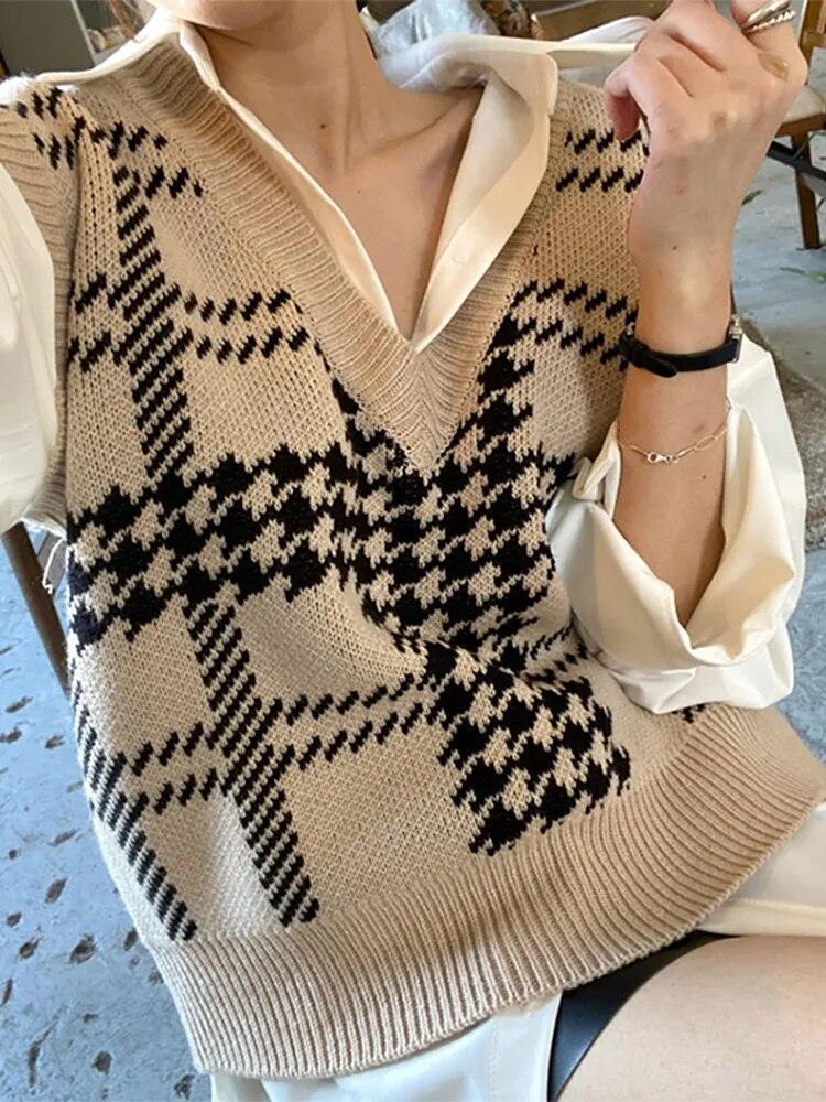 Gilet tricoté motif écossais beige et noir, style élégant et chic pour femme