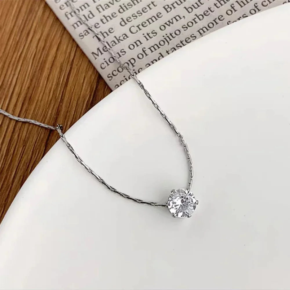 Collier point lumineux zircon – argenté