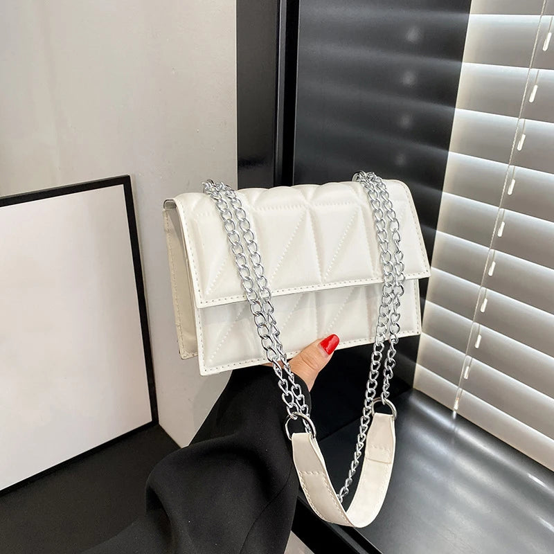 Sac à rabat minimaliste à chaîne