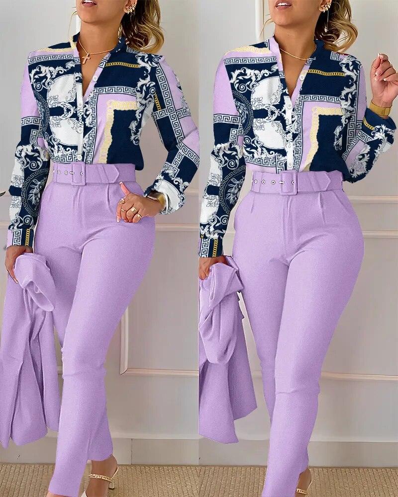 Ensemble chemise et pantalon fleuris – violet