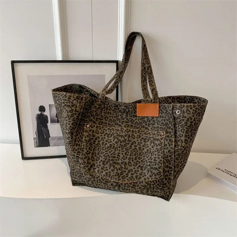 Grand sac cabas léopard en toile – vue 6
