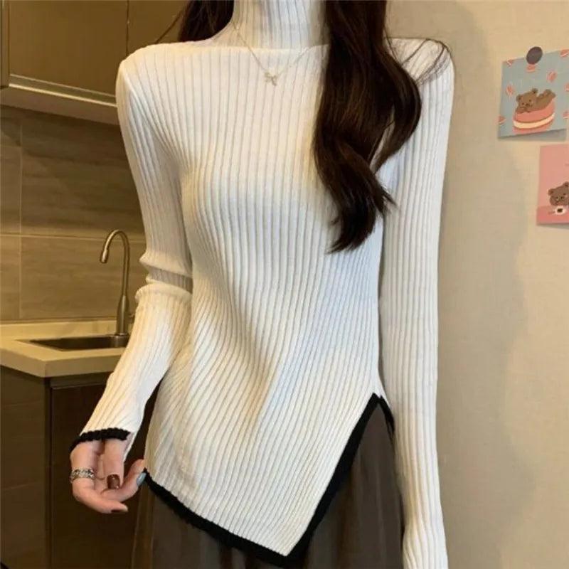 Pull col roulé à manches évasées – blanc
