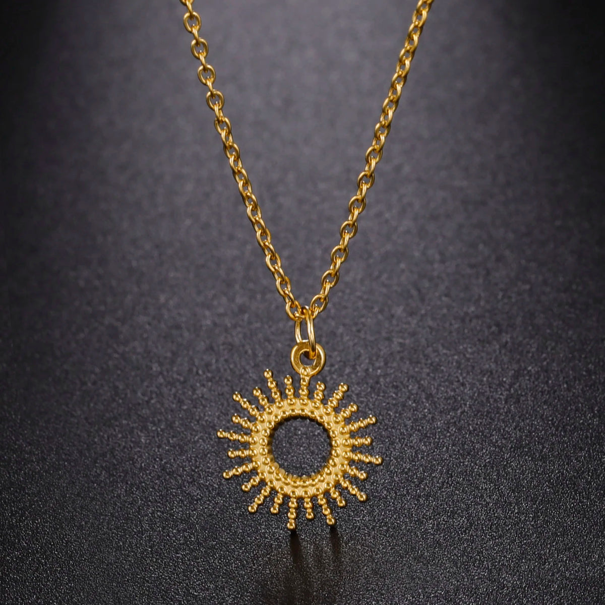 Collier pendentif soleil