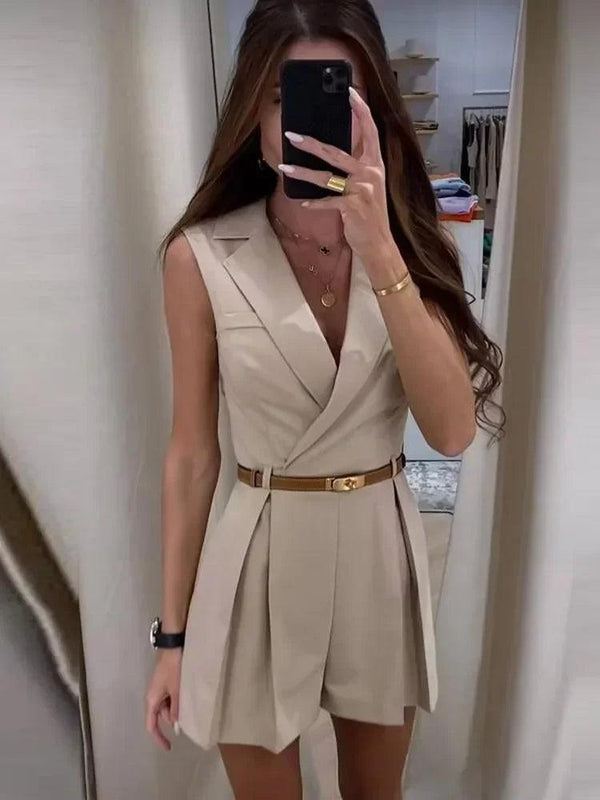 Robe élégante sans manches avec ceinture